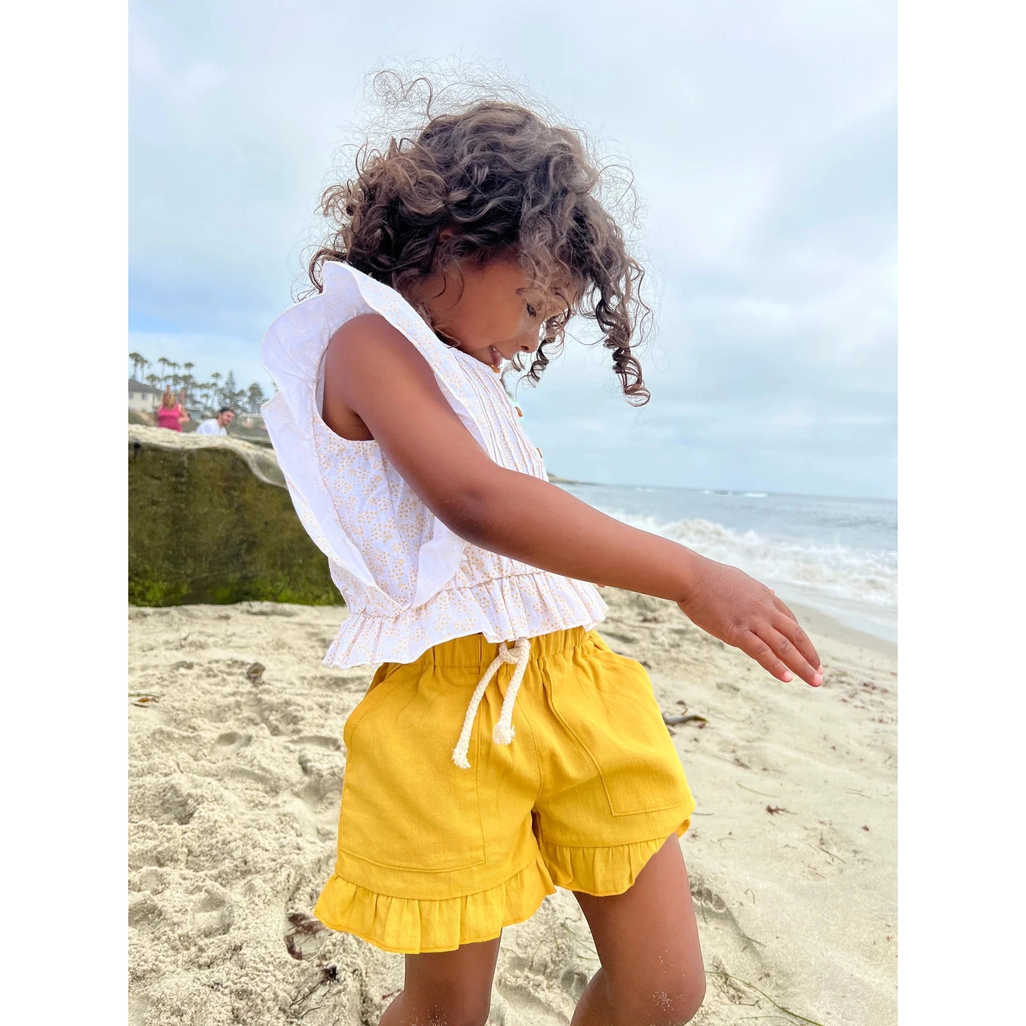 Little girl 2025 ruffle shorts